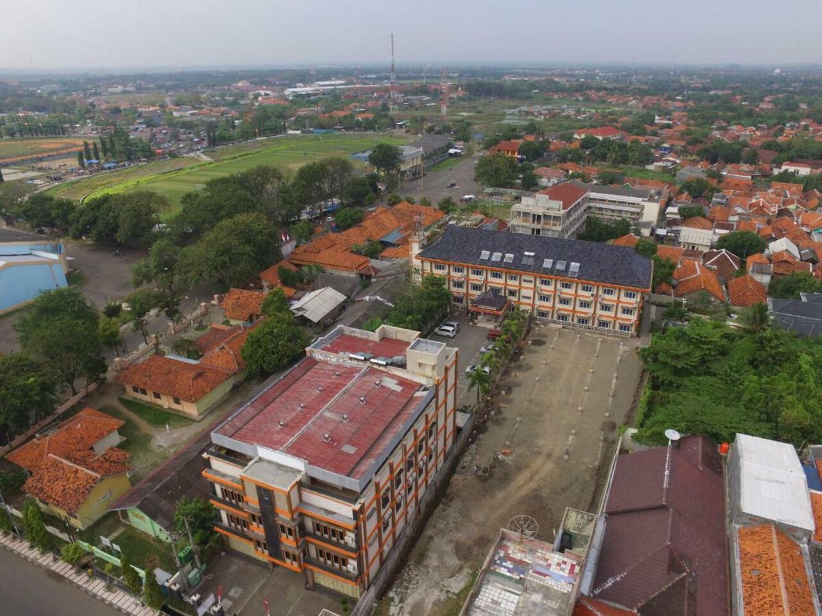 Hotel Wiwi Perkasa 2 Indramayu Екстериор снимка